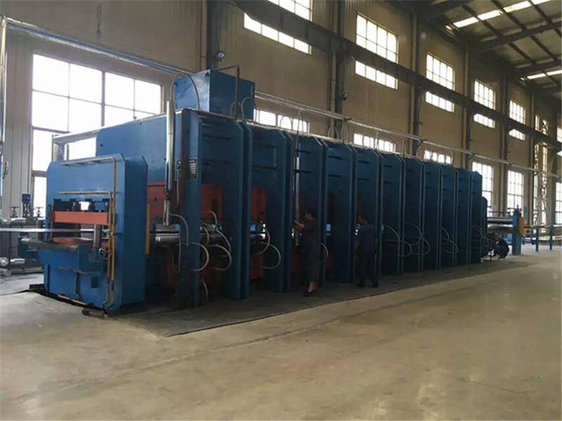 Main vulcanizing machine 